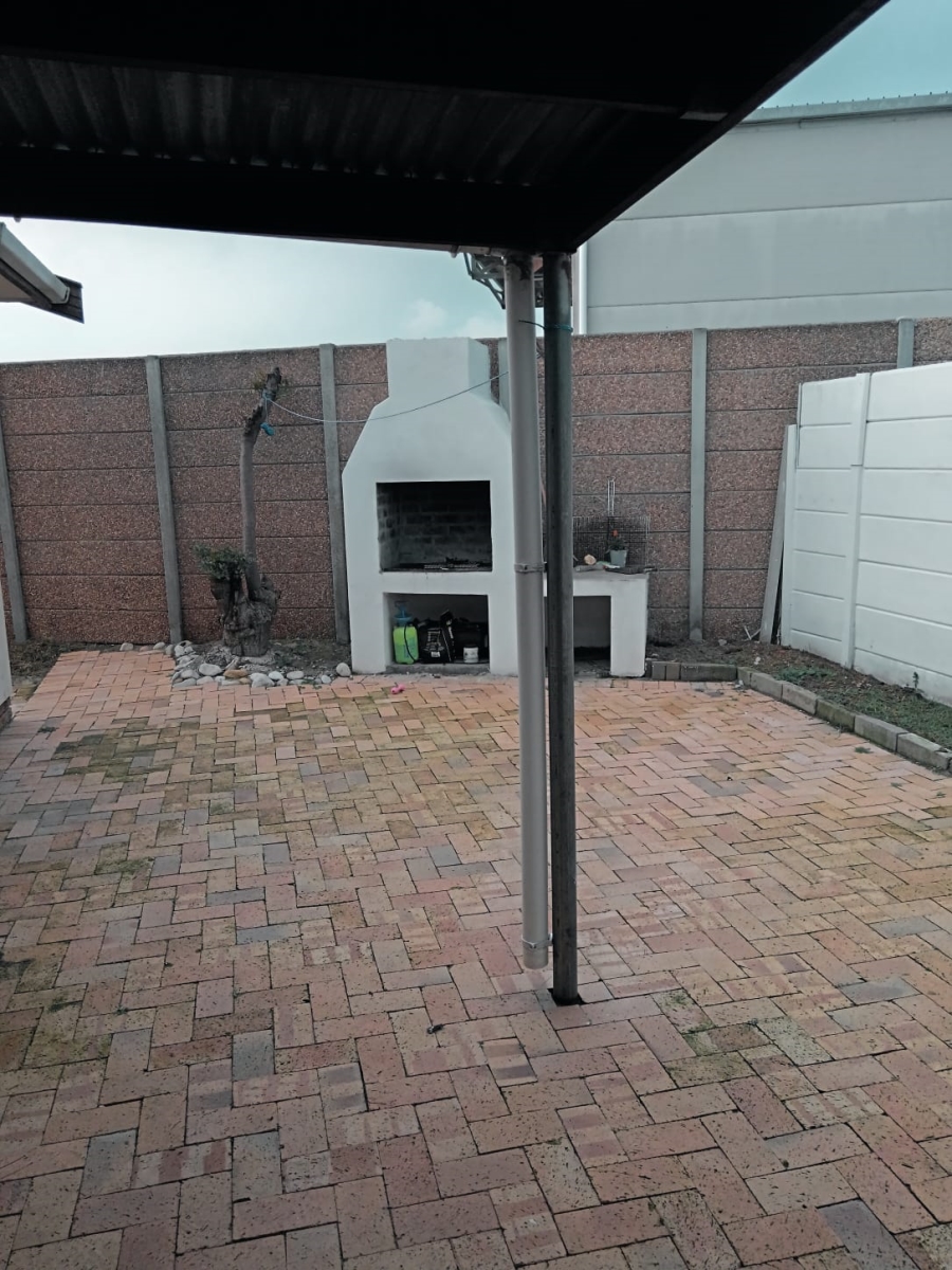 To Let 3 Bedroom Property for Rent in Bothasig Western Cape